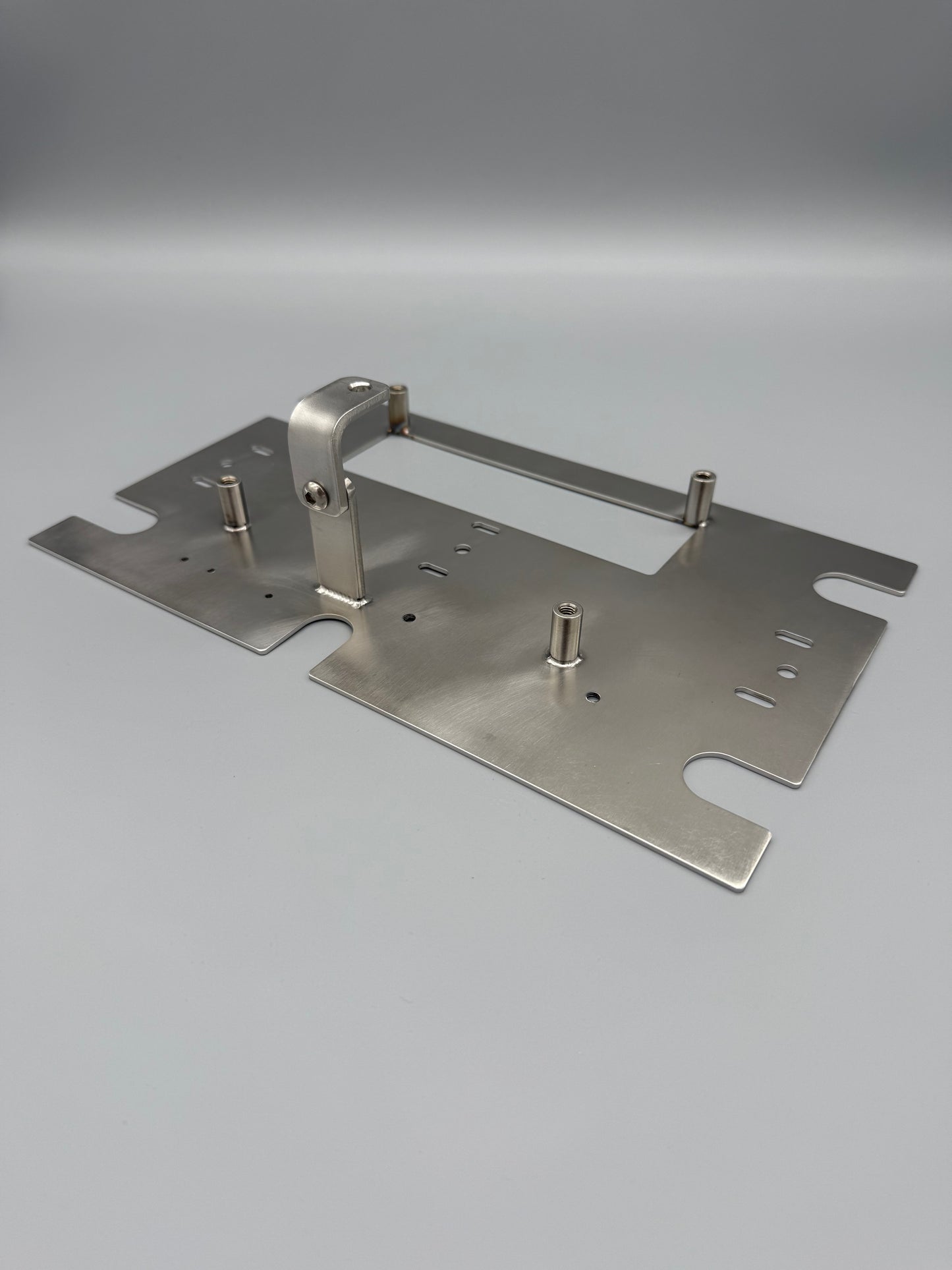 Electrical mounting plate
