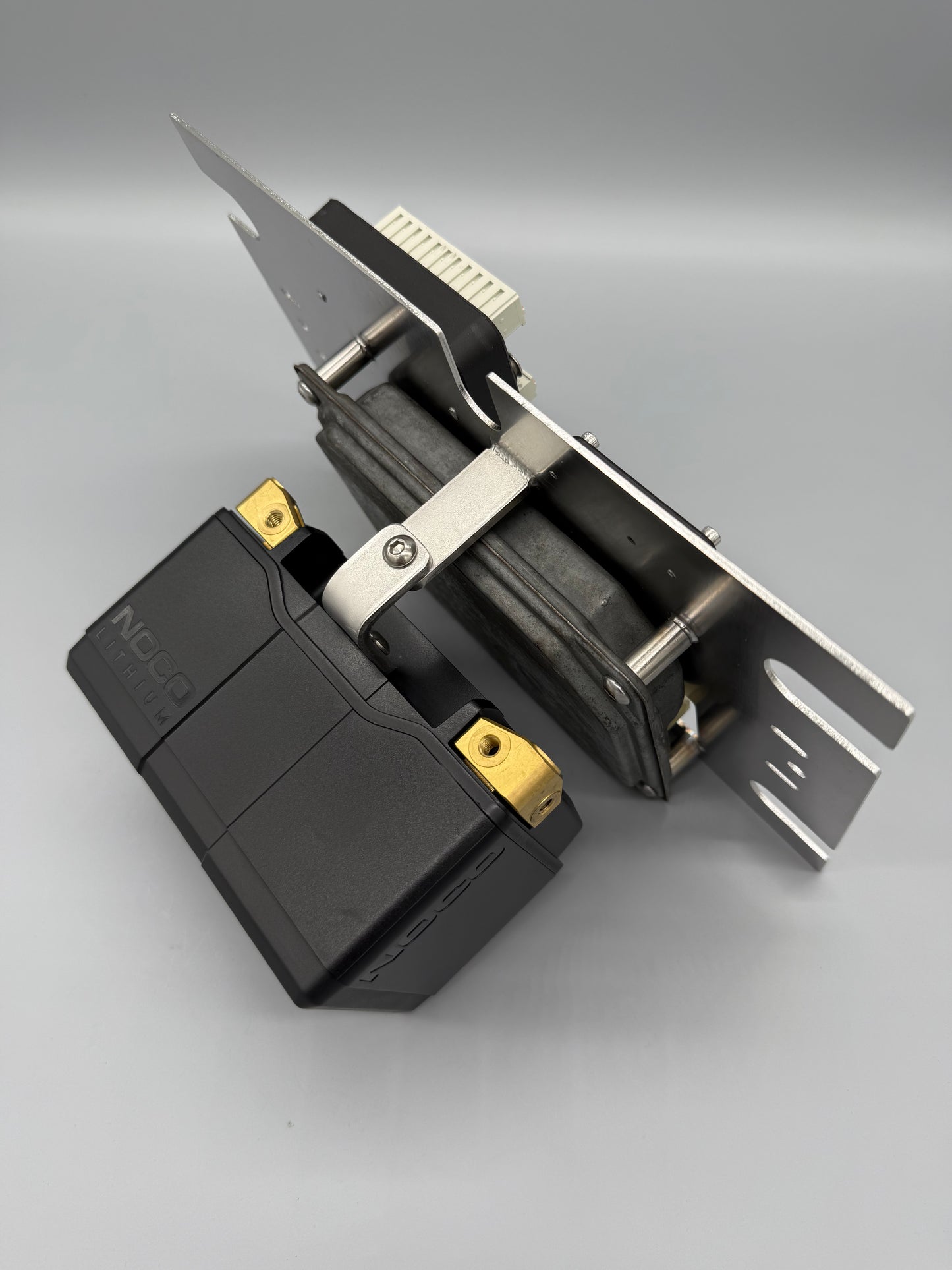 Electrical mounting plate