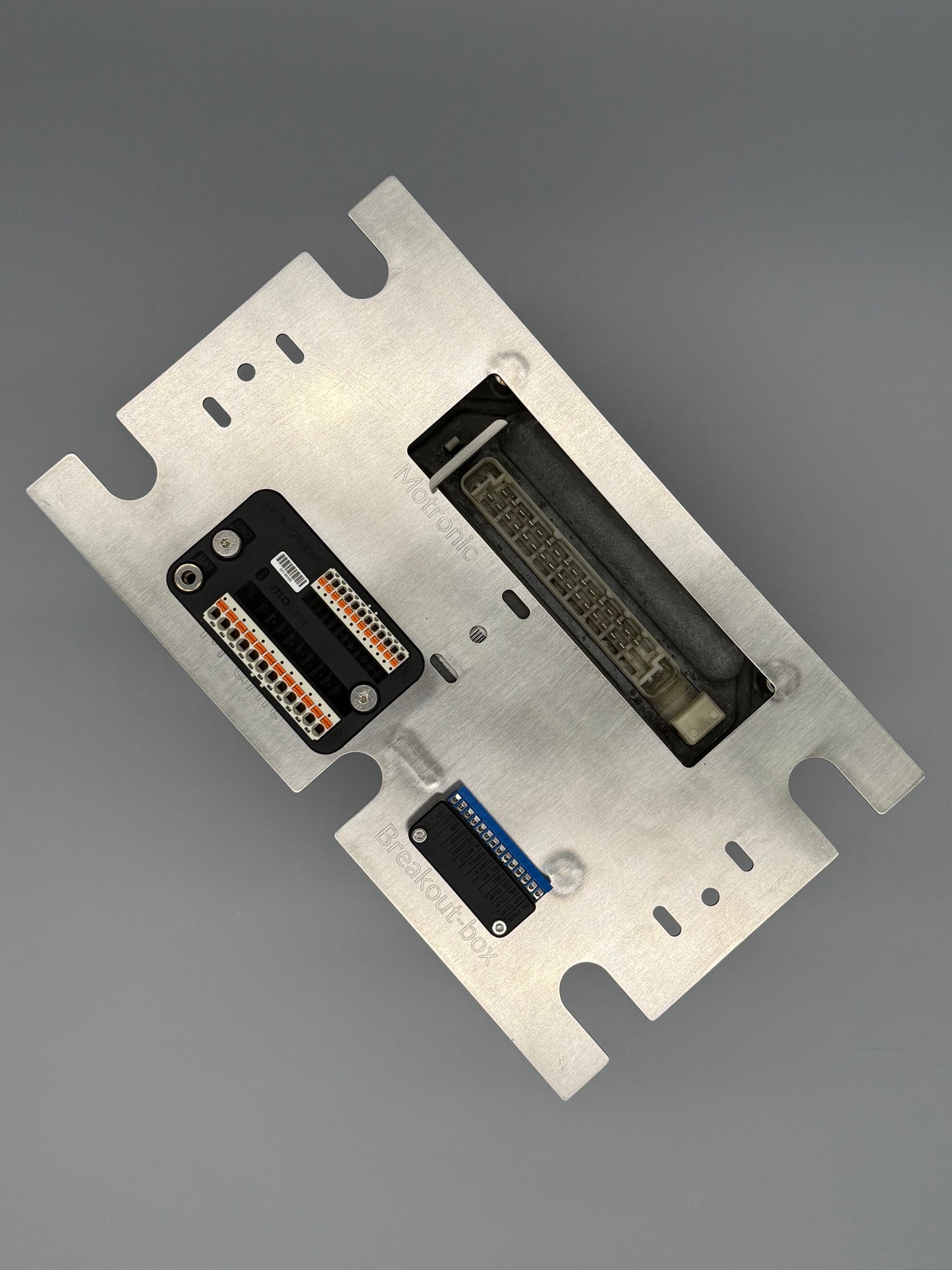 Electrical mounting plate