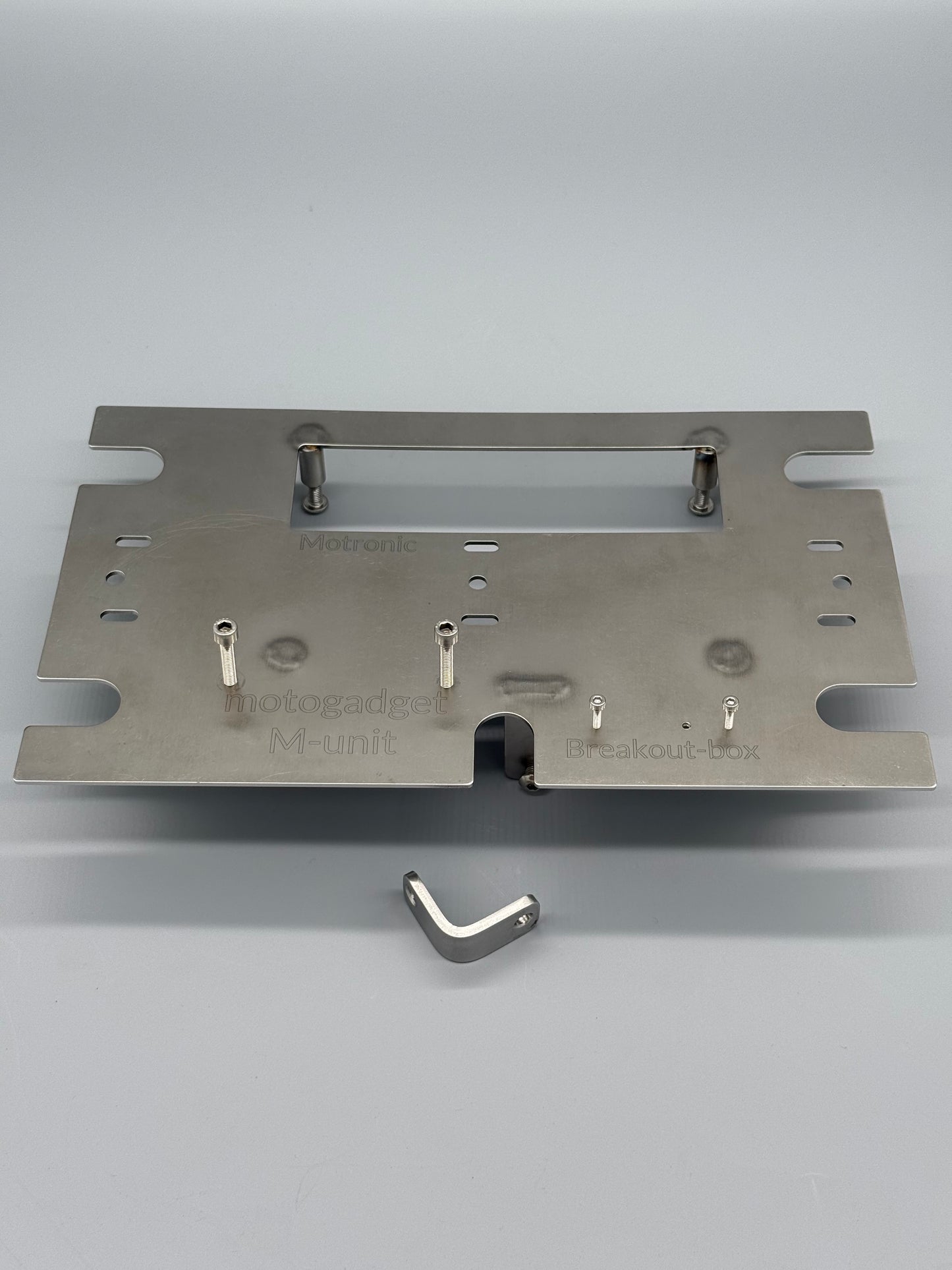 Electrical mounting plate