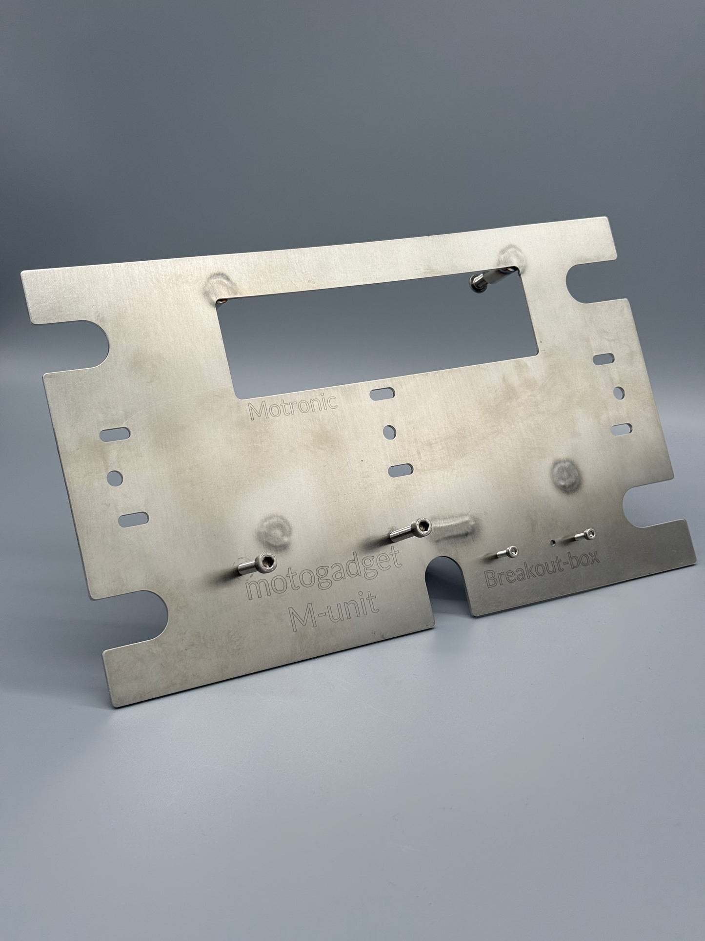 Electrical mounting plate